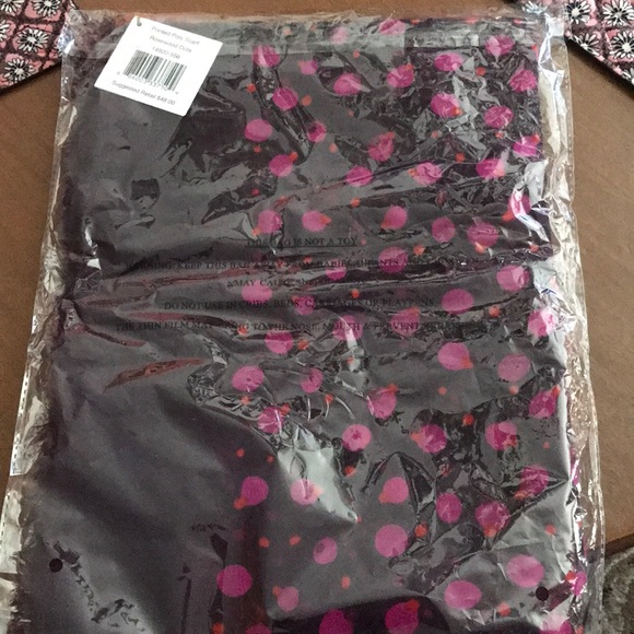 Vera Bradly Poly Scarf in Rosewood Dots NIB - Picture 3 of 4